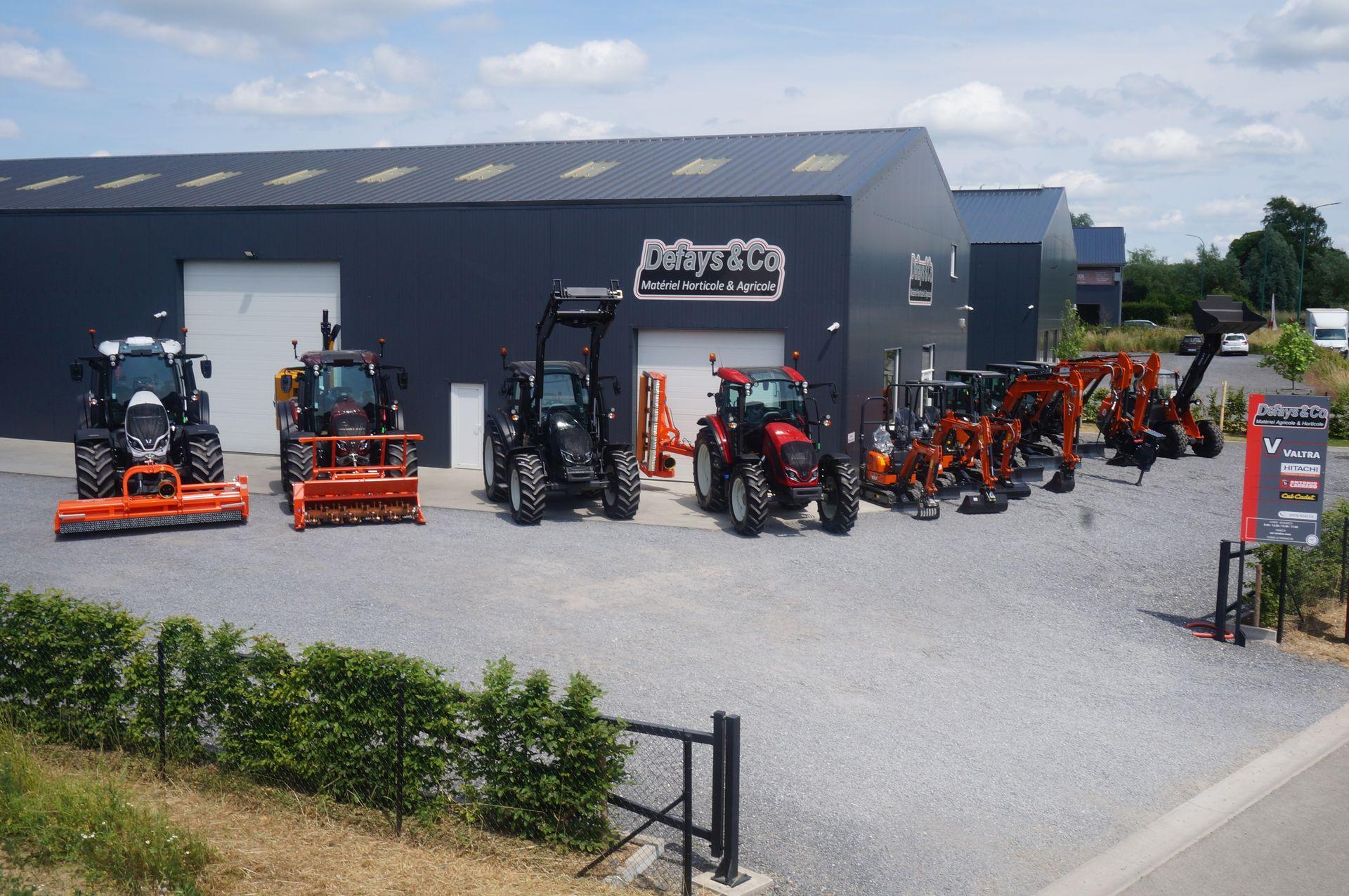 Bâtiment Defays & Co et machines agricoles exposées