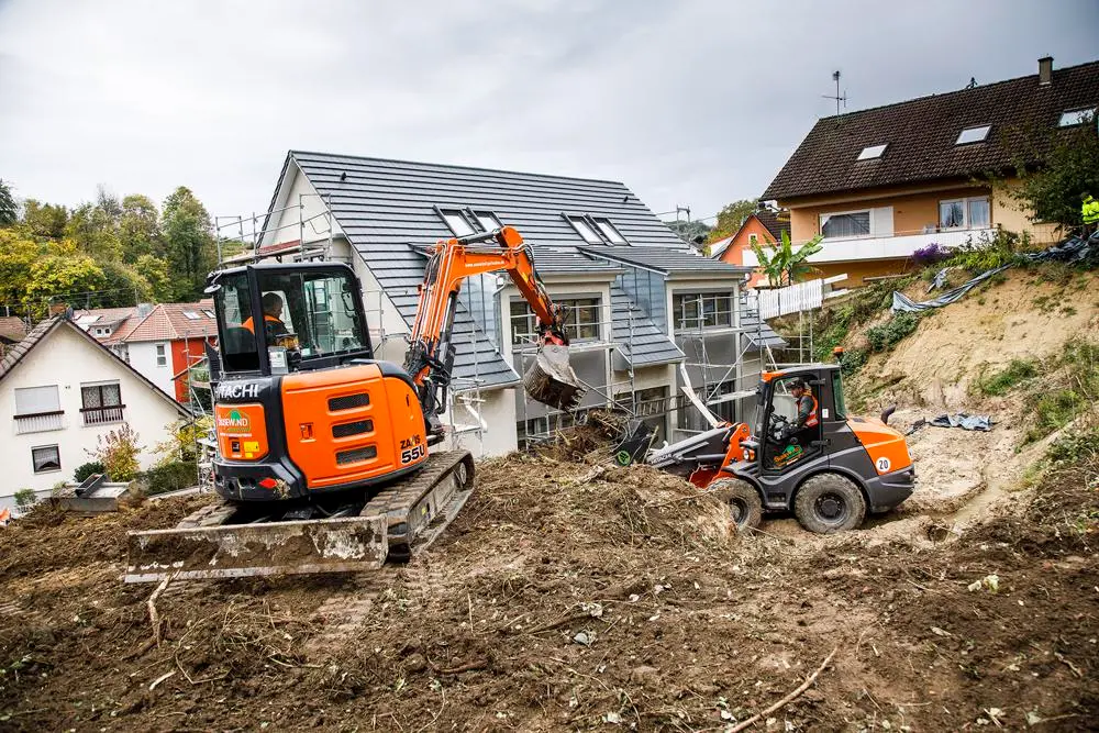 Minipelle Hitachi sur chantier